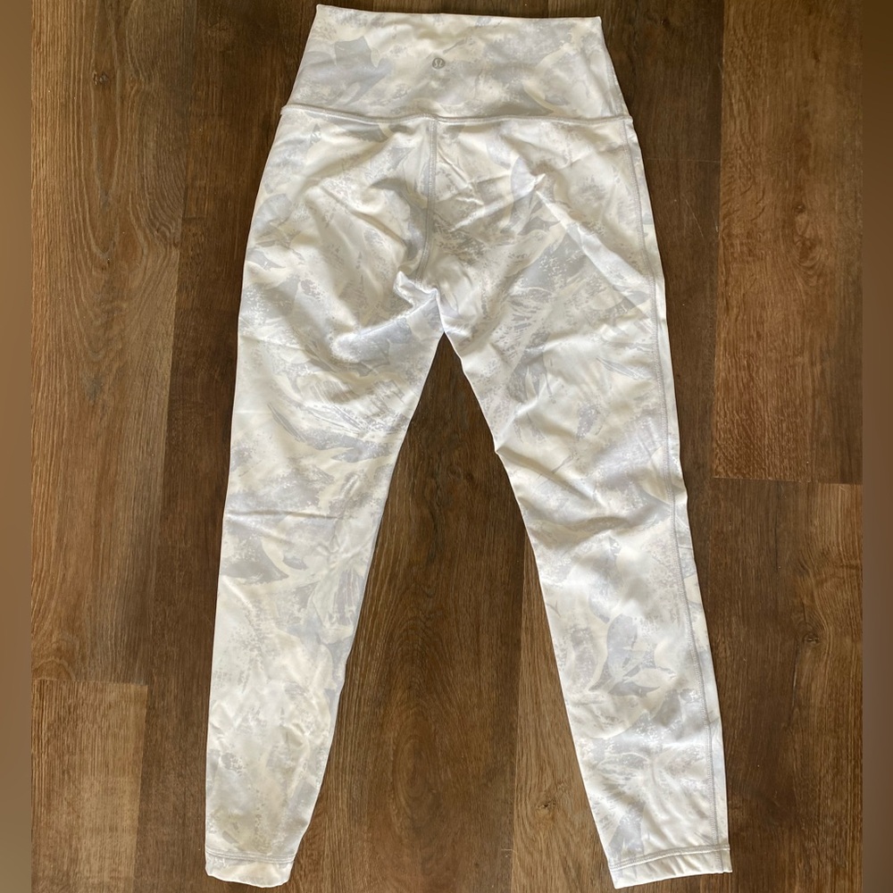 Lululemon White/Grey/Silver Pattern Wunder Under … - image 2